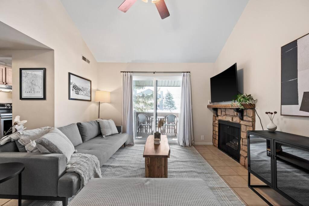 Cozy Top Floor Condo With Mountain Views 帕克城 外观 照片